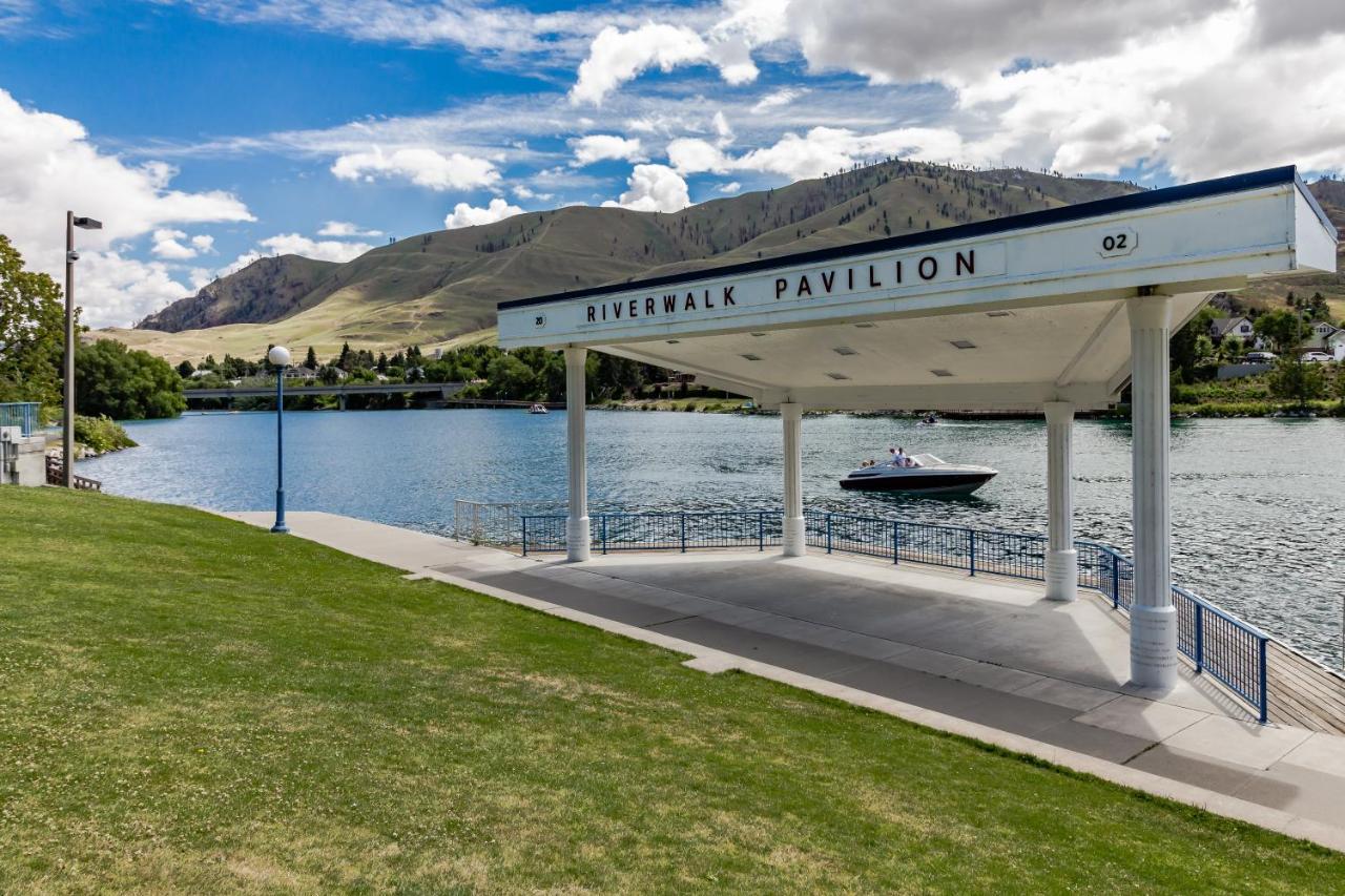 Chelan Resort Suites: Water Sunset Экстерьер фото